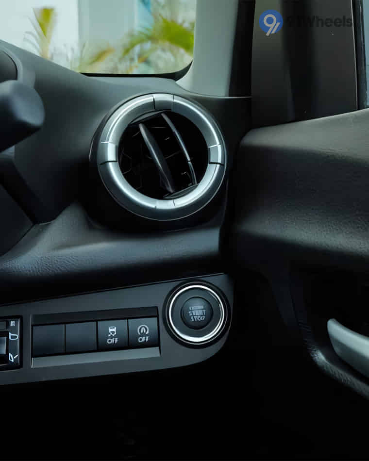 Dashboard & Front Cabin - 5