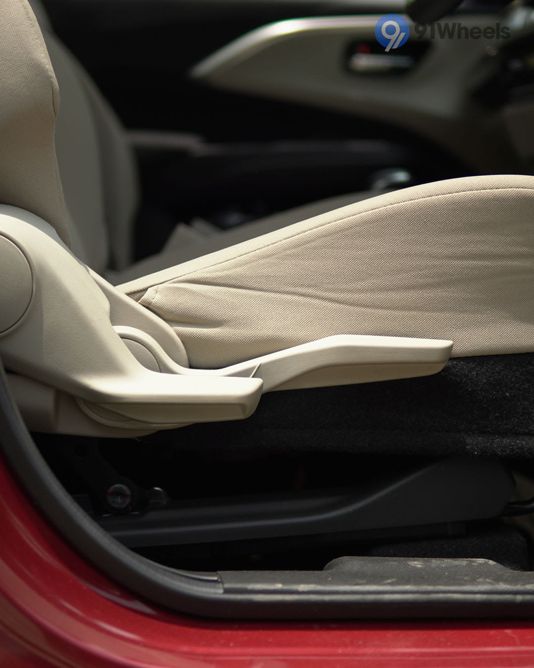 Seats & Cabin Comfort - 8