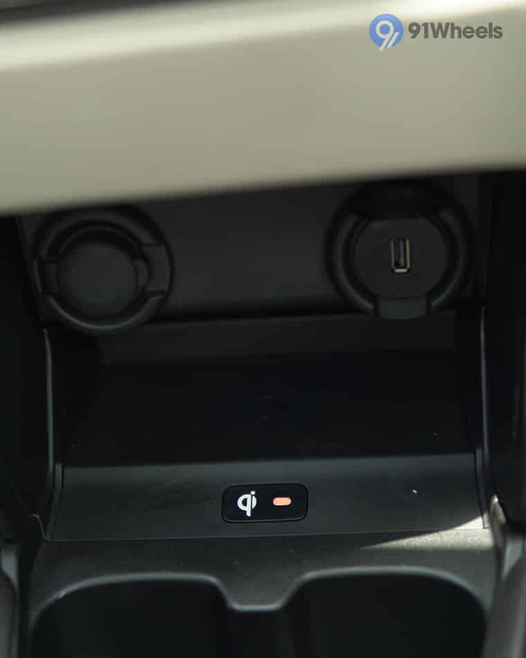 Dashboard & Front Cabin - 7