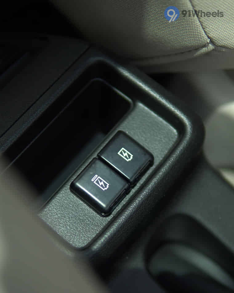 Infotainment & Charging - 4