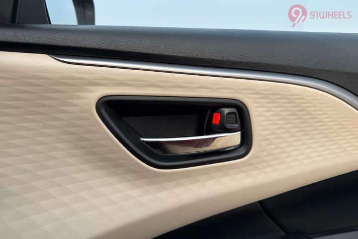Maruti Suzuki Dzire Driver Side Door Pad Handle