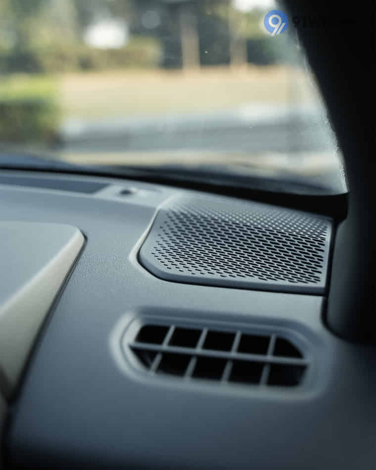 Infotainment & Charging - 3