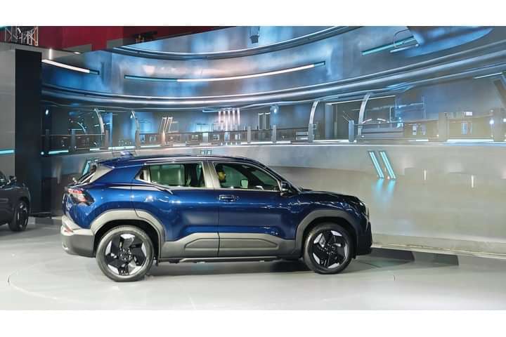 Maruti Suzuki E Vitara Right Side View