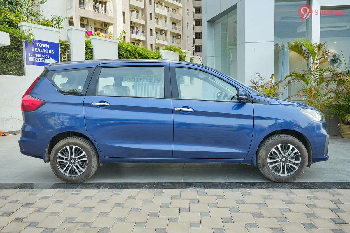 Maruti Ertiga Right Side View