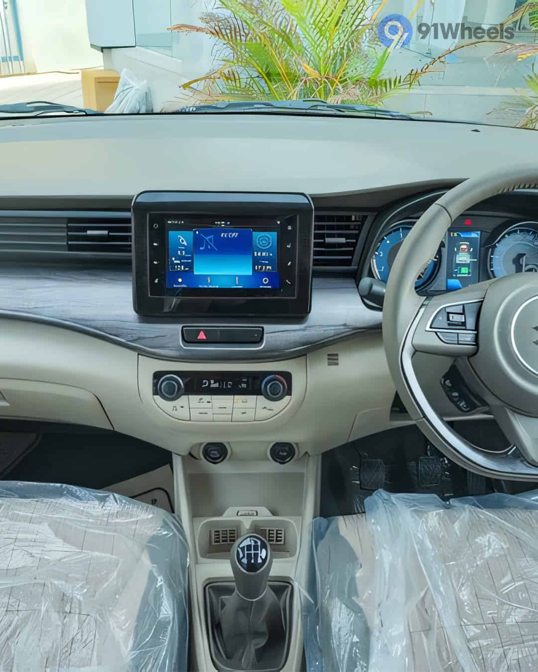 Central Dashboard Top Storage / Speaker