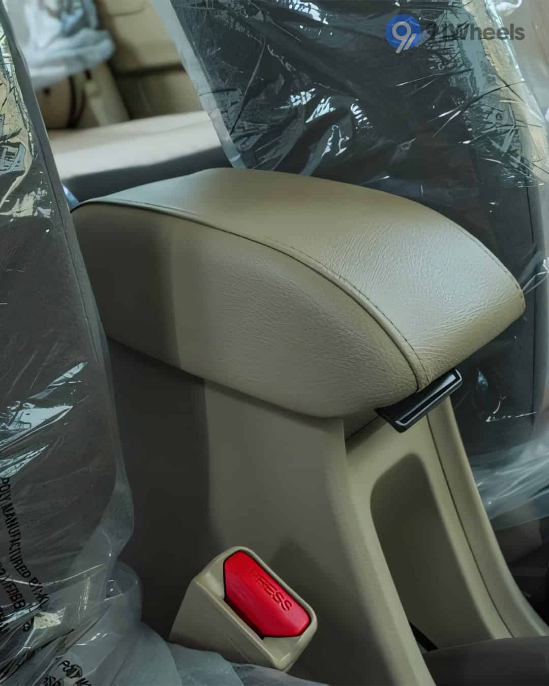 Front Centre Arm Rest