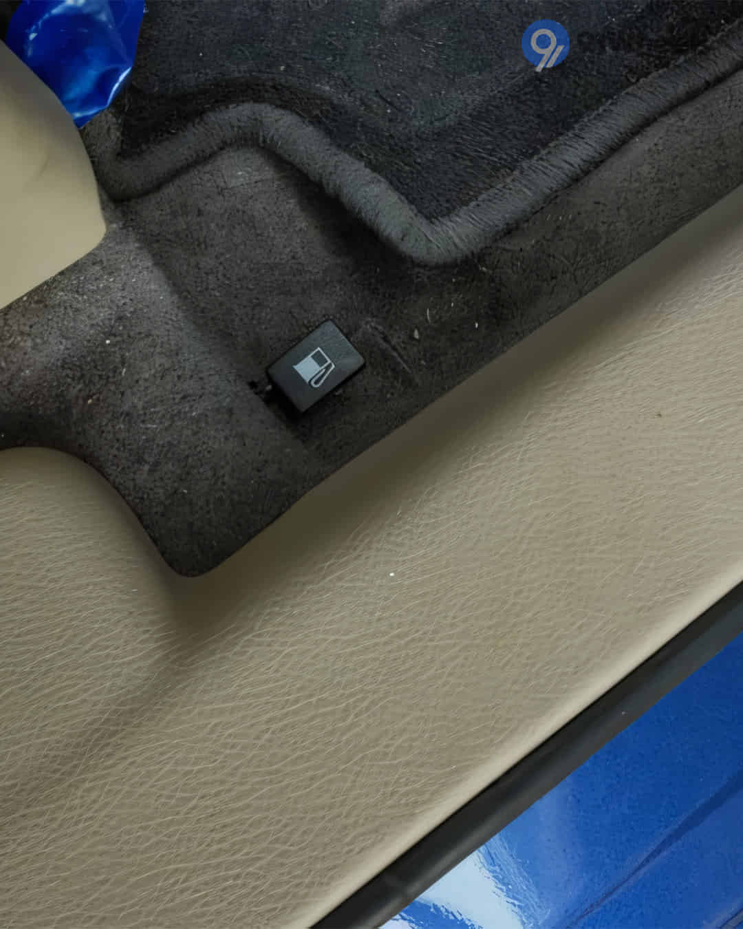 Boot Release Lever / Fuel Lid Release Lever