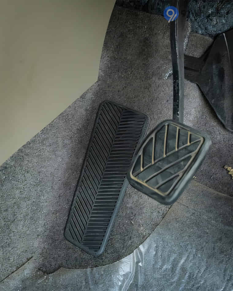 Driver Controls - 10