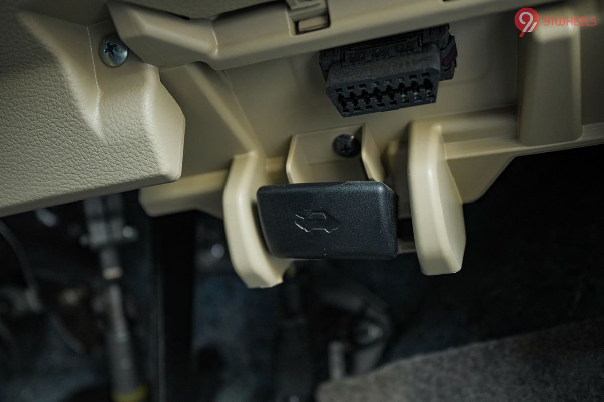Maruti Suzuki Ertiga Bonnet/Hood release
