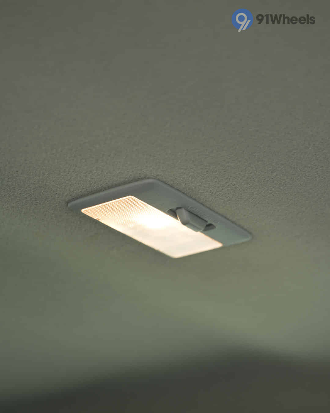 Rear Row Roof Mounted Cabin Lamps Rear Row Roof Mounted Cabin Lamps