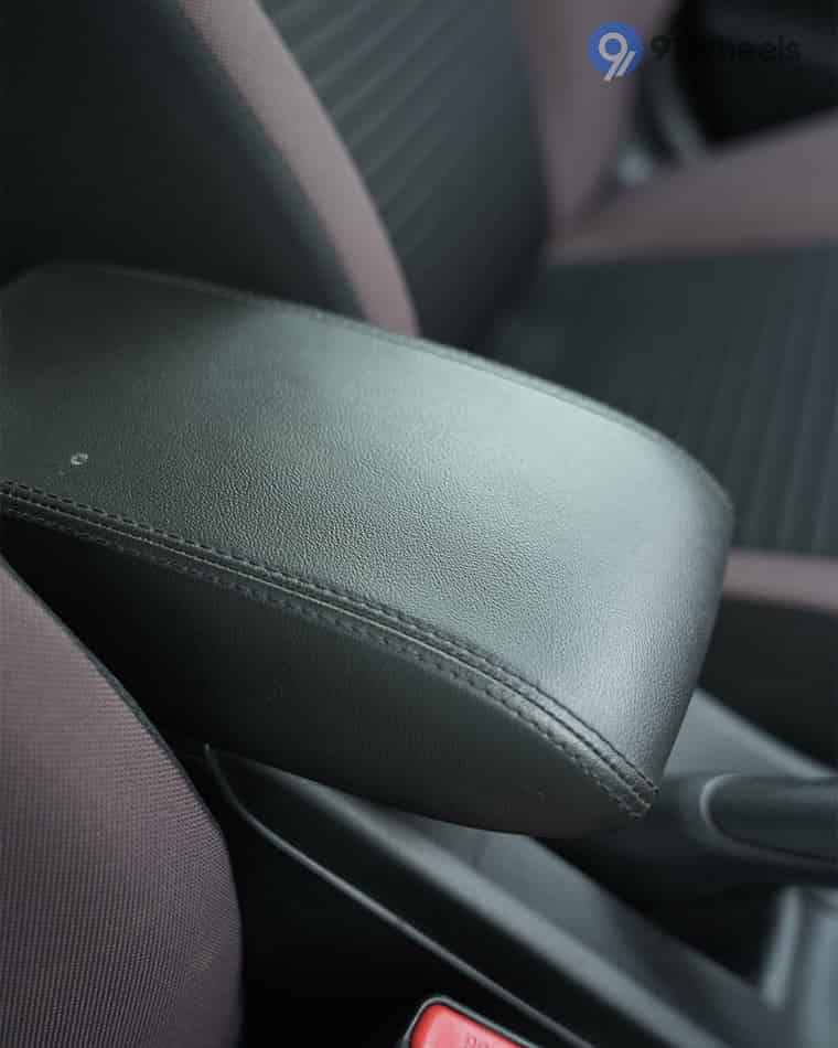 Dashboard & Front Cabin - 12