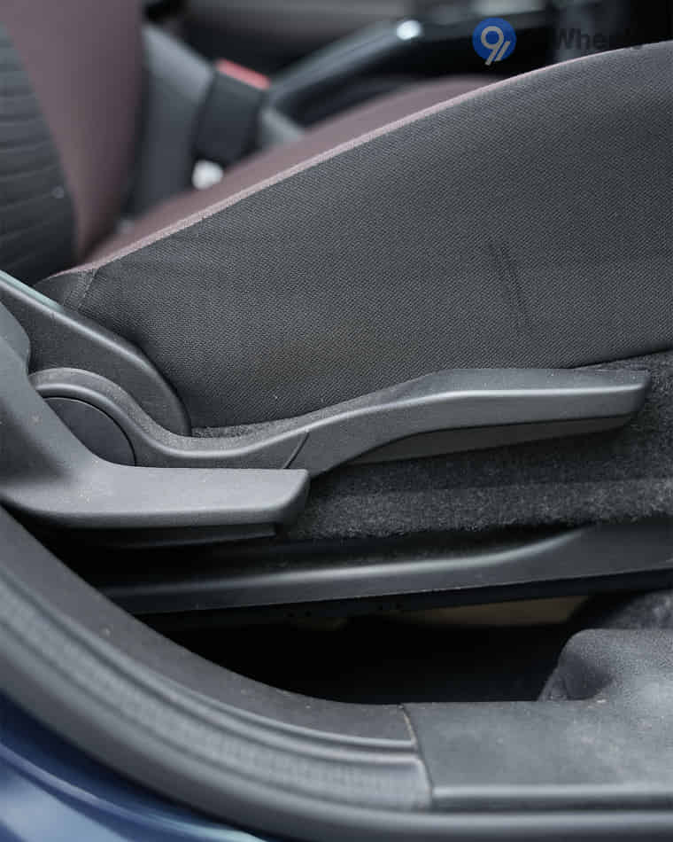 Seats & Cabin Comfort - 6