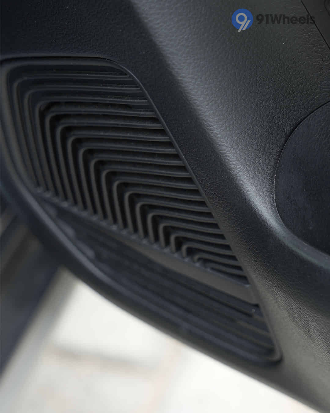 Rear Speakers Rear Speakers