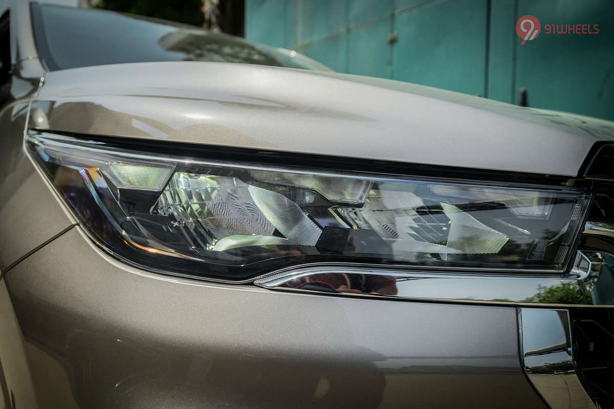 Maruti Suzuki Invicto Headlight