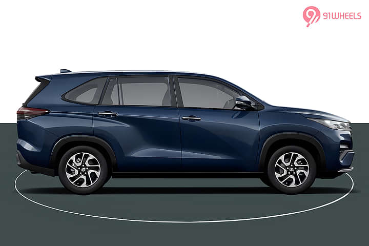 Maruti Suzuki Invicto Right Side View