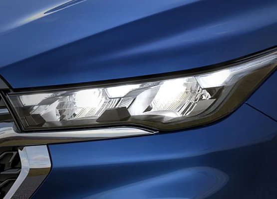 Maruti Suzuki Invicto Headlight