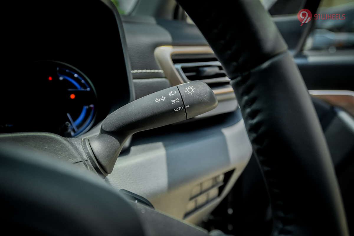 Maruti Suzuki Invicto Headlight Stalk
