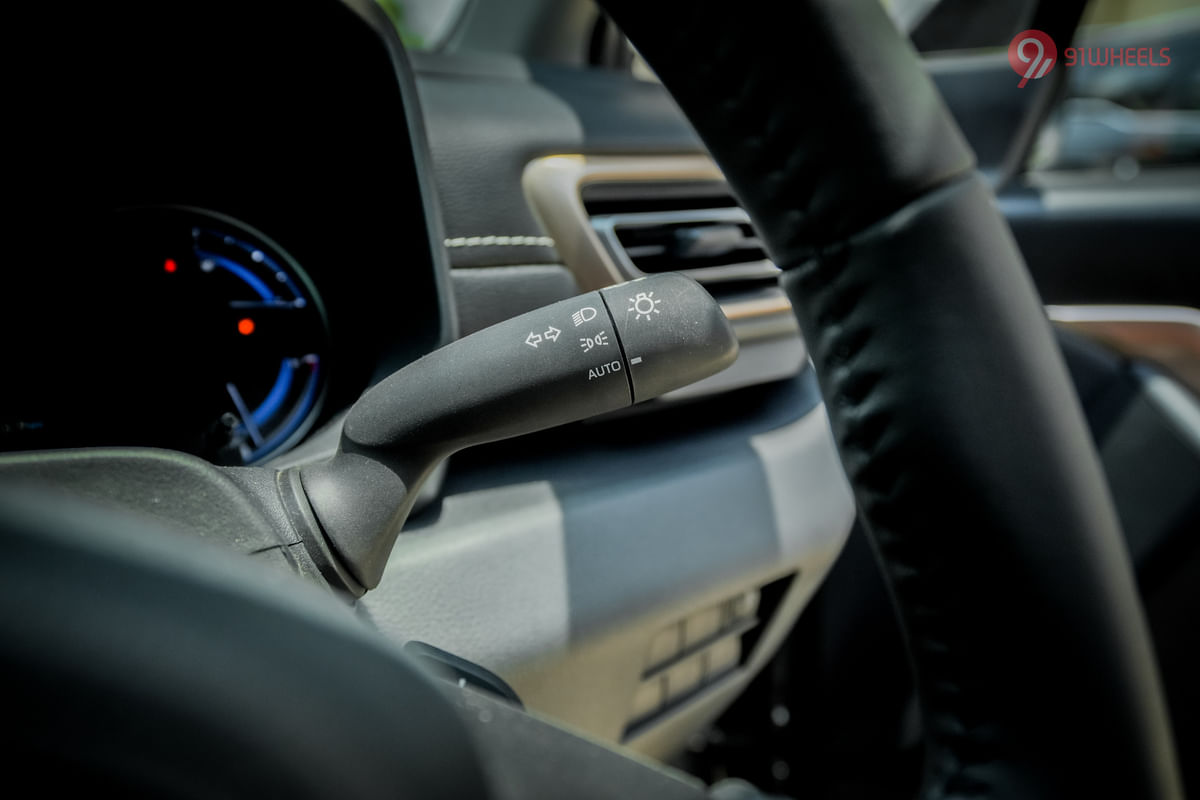 Maruti Suzuki Invicto Headlight Stalk