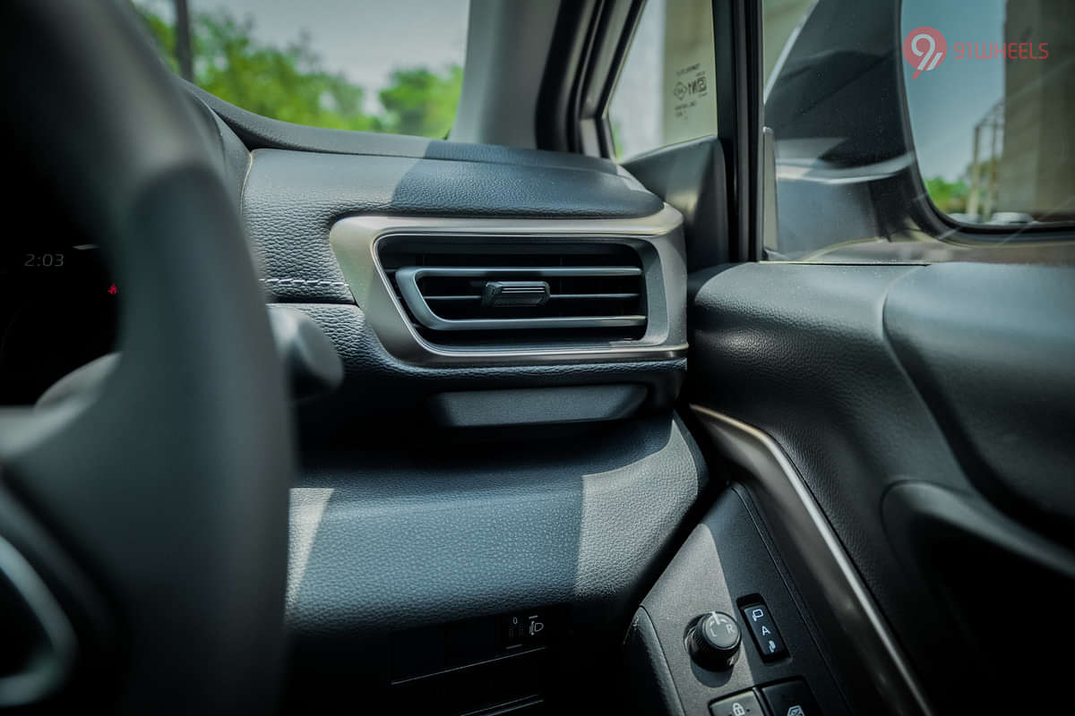 Maruti Suzuki Invicto Right Side Air Vents