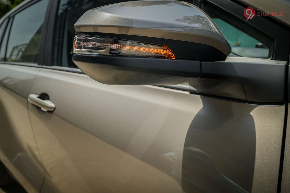Maruti Suzuki Invicto ORVM Blinker