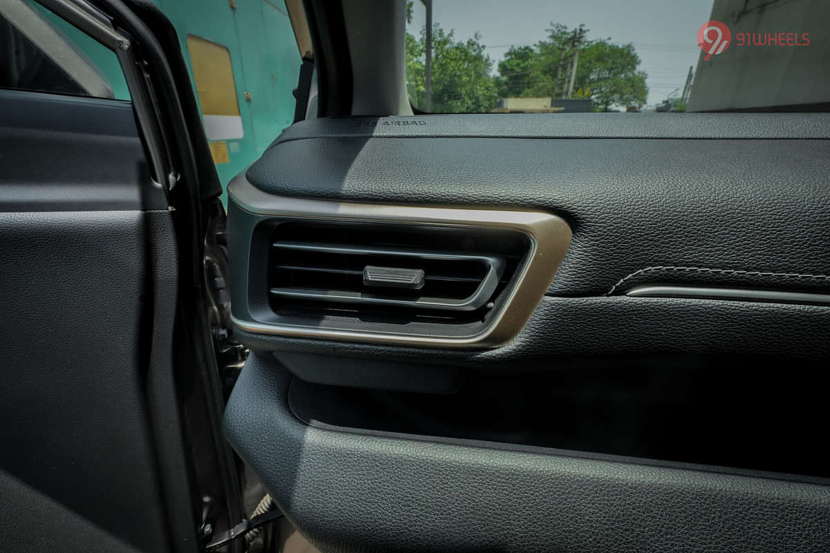 Maruti Suzuki Invicto Front Passenger Air Vent