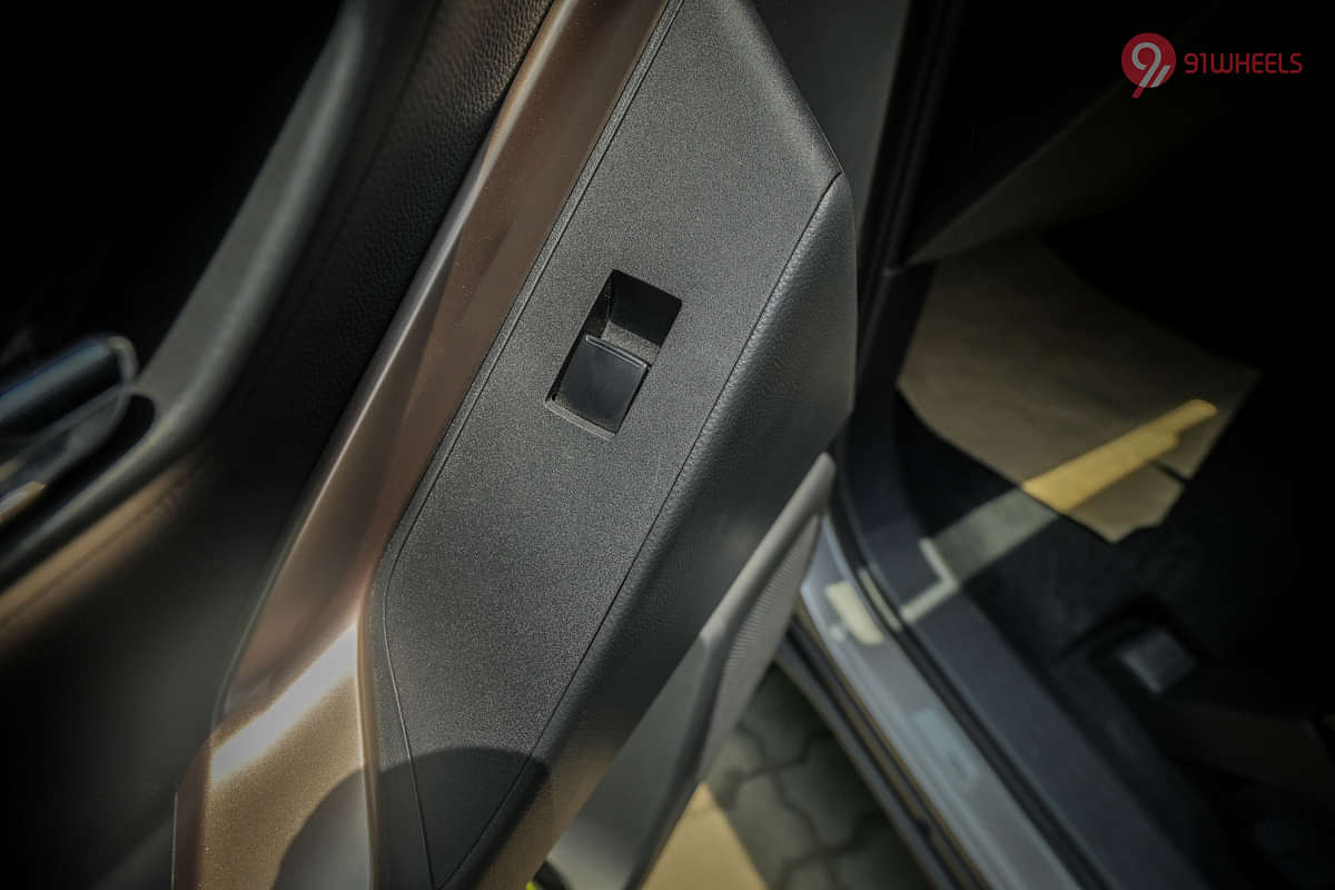 Maruti Suzuki Invicto Rear Door Switches