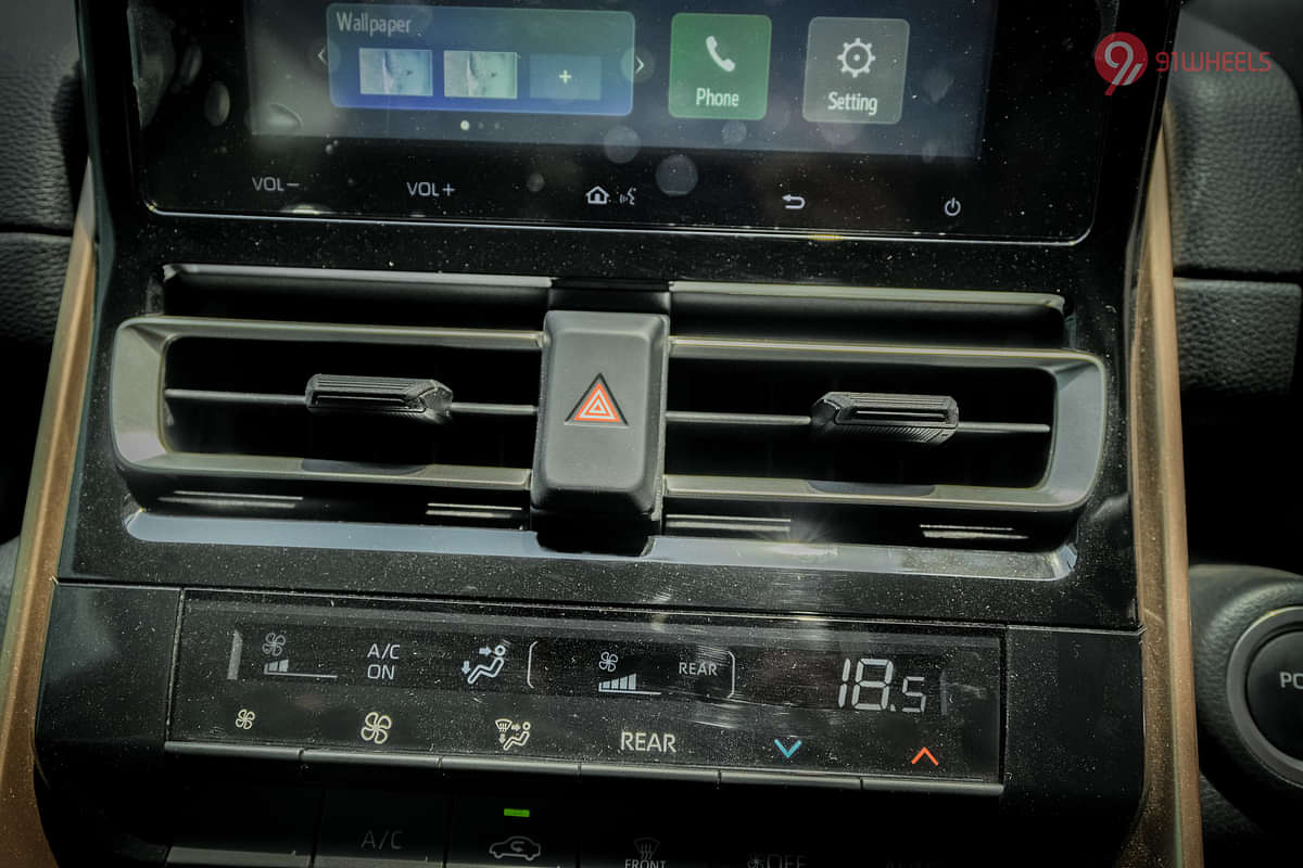 Maruti Suzuki Invicto Front Centre Air Vents