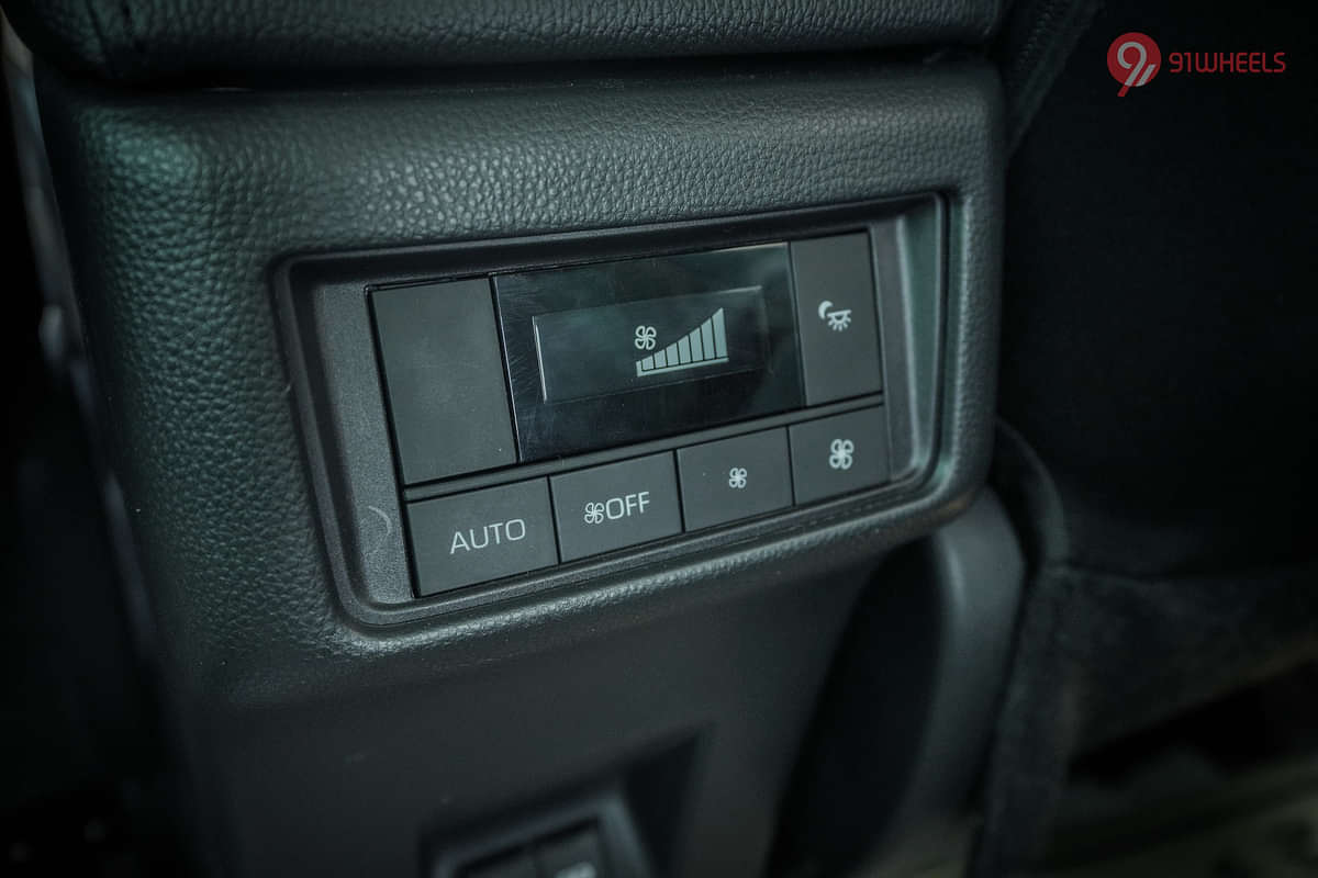Maruti Suzuki Invicto AC Controls
