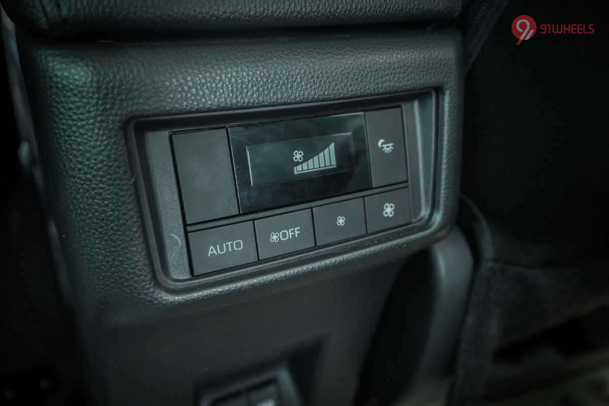 Maruti Suzuki Invicto AC Controls
