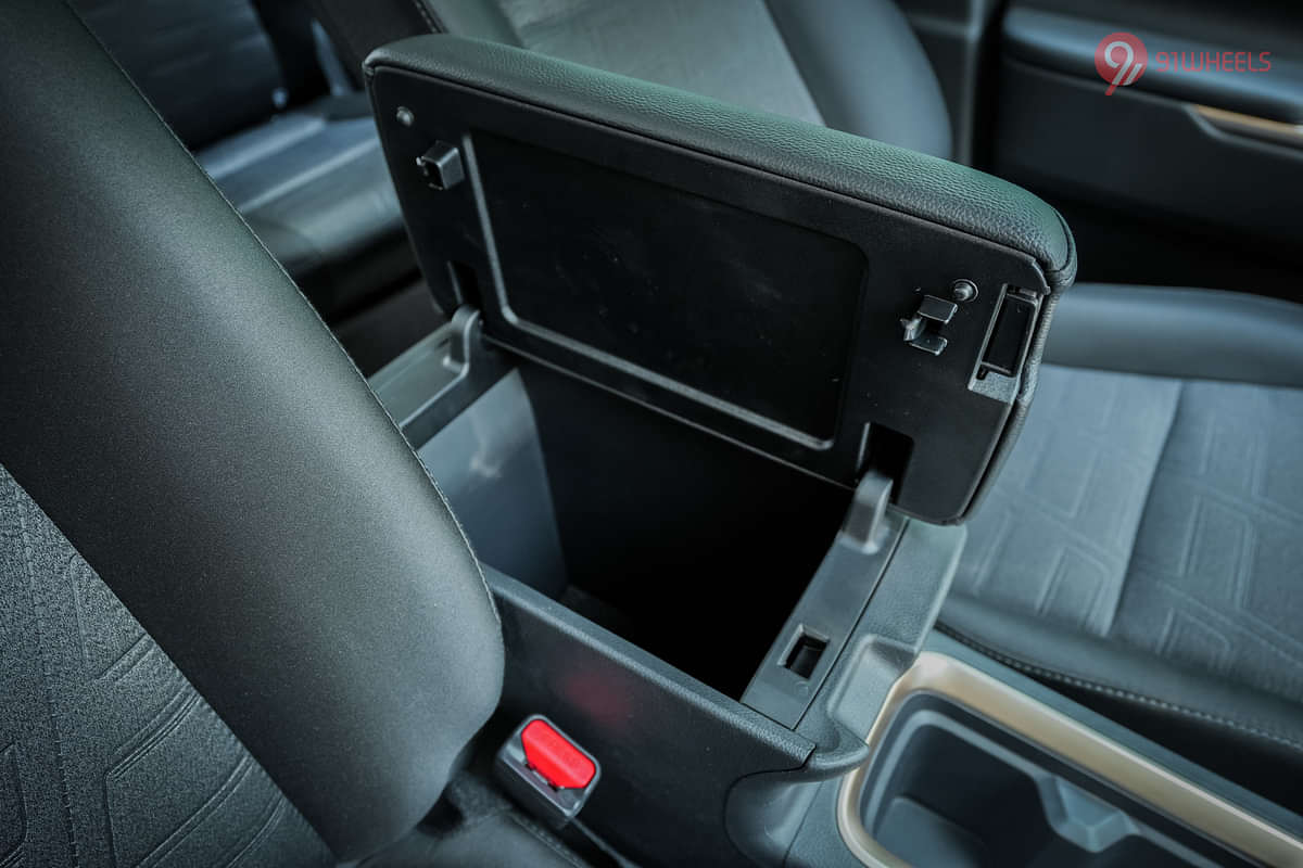 Maruti Suzuki Invicto Front Centre Arm Rest Storage