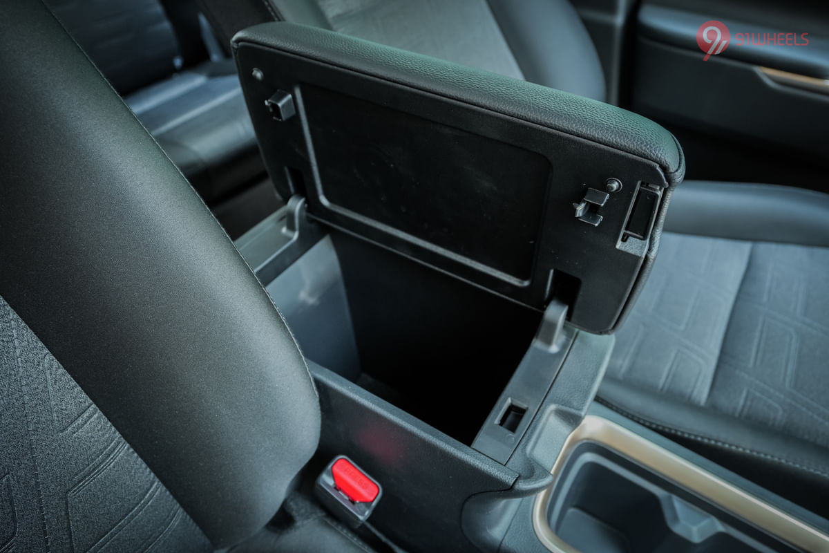 Maruti Suzuki Invicto Front Centre Arm Rest Storage