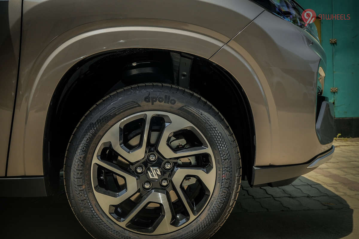 Maruti Suzuki Invicto Front Fender