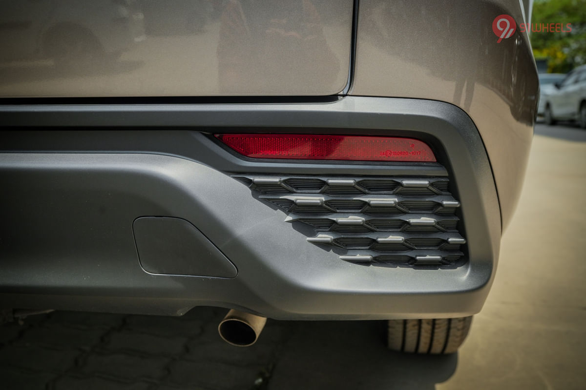 Maruti Suzuki Invicto Reflector