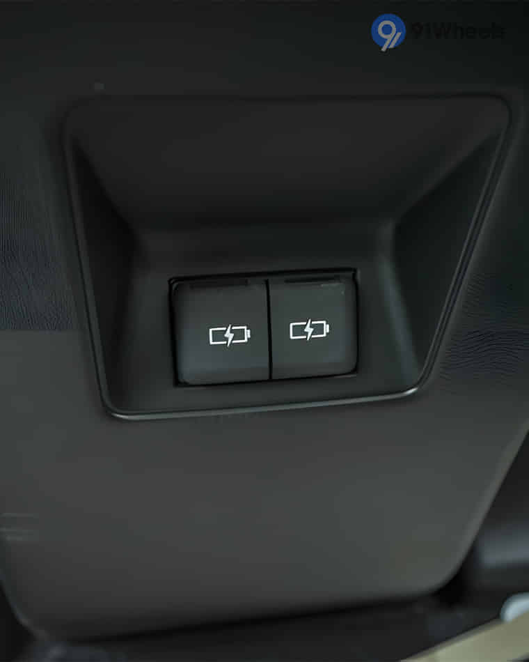 Infotainment & Charging - 3