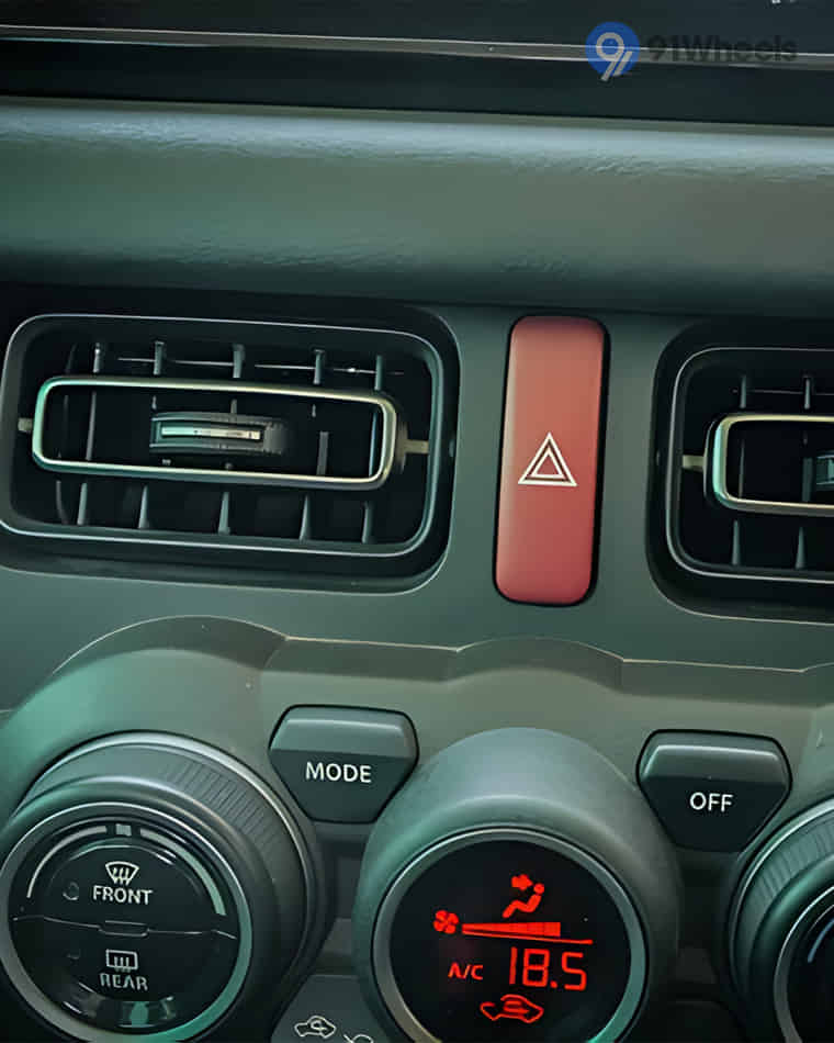 Dashboard & Front Cabin - 3