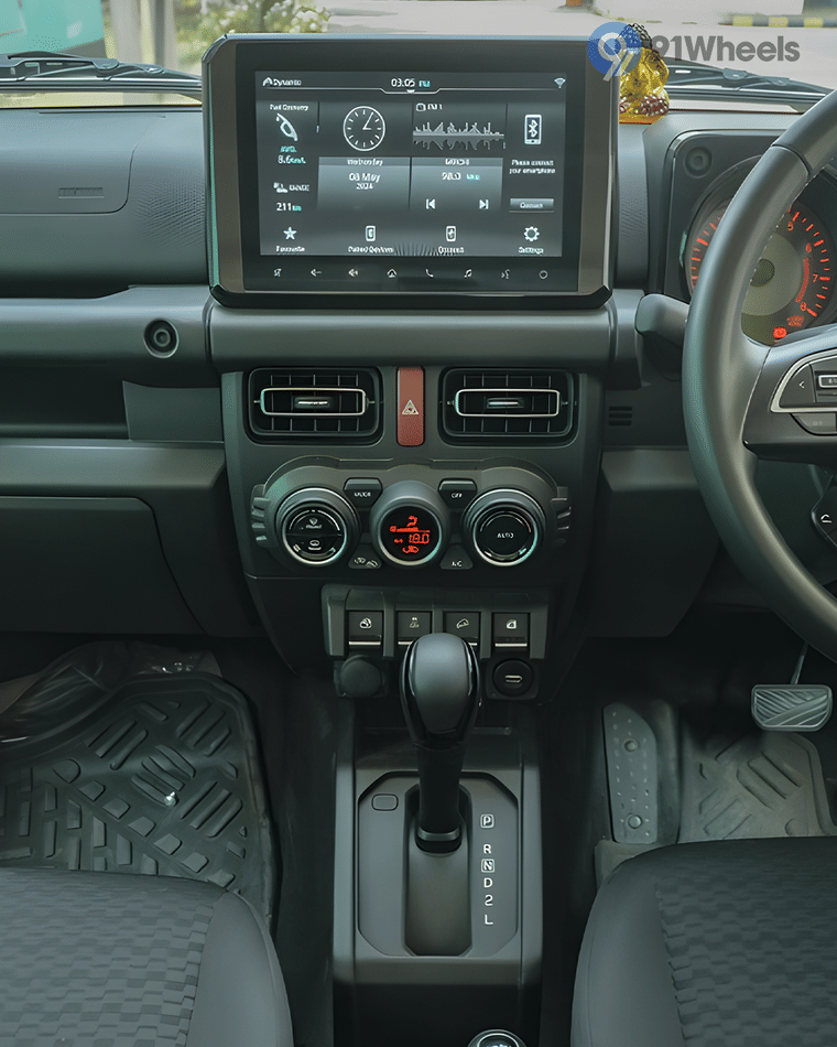 Dashboard & Front Cabin - 9