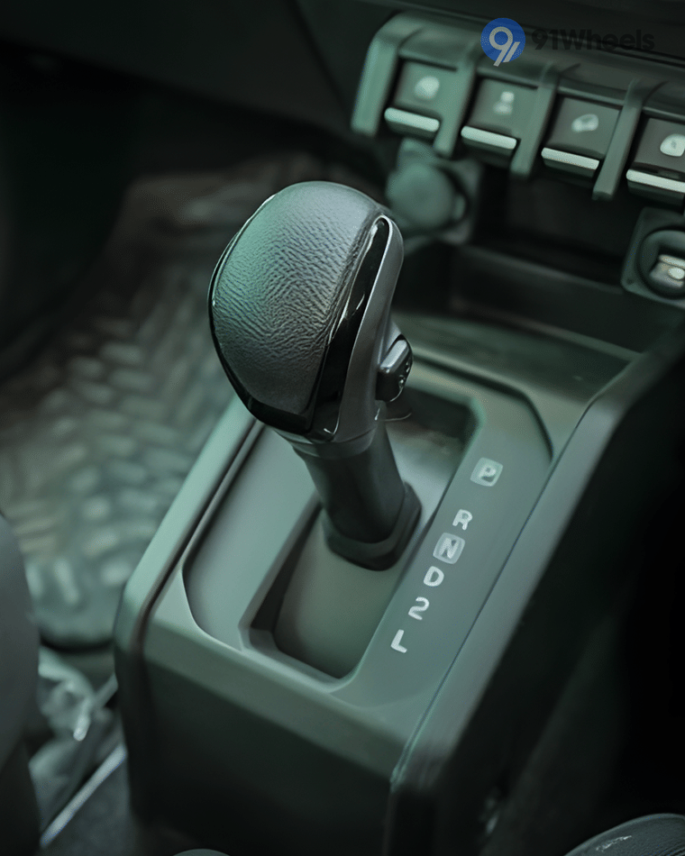 Dashboard & Front Cabin - 11