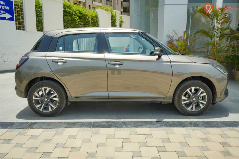 Maruti Suzuki Swift Right Side View Maruti Suzuki Swift Right Side View
