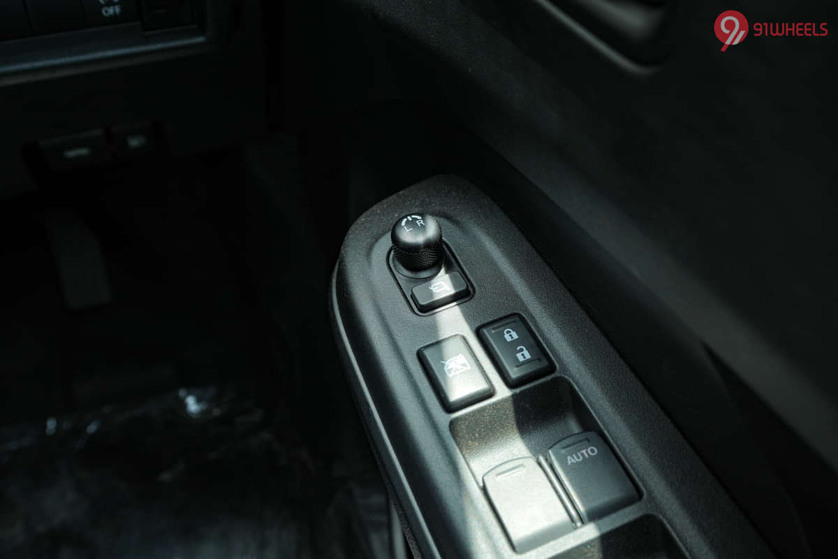 Maruti Suzuki Swift Outer Rear View Mirror ORVM Controls