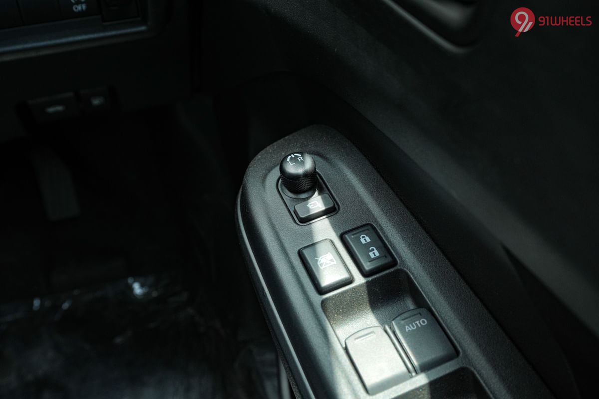 Maruti Suzuki Swift Outer Rear View Mirror ORVM Controls