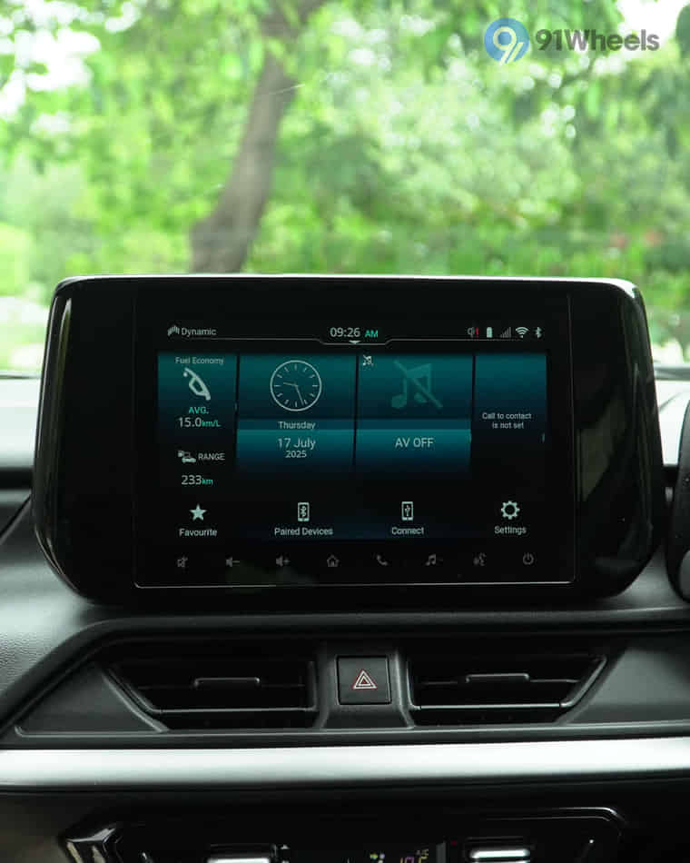 Dashboard & Front Cabin - 3