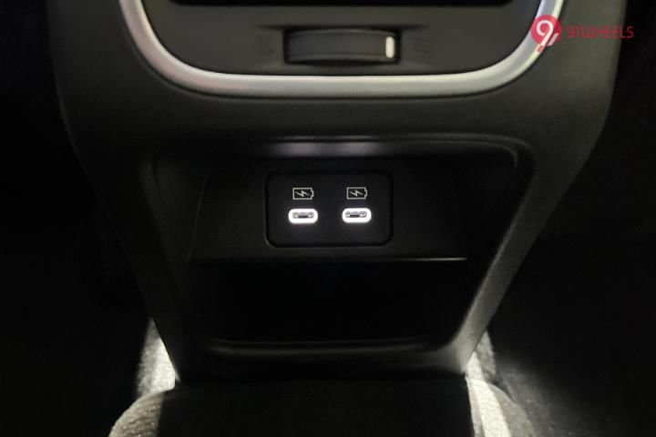 Maruti Suzuki Victoris USB Port/Power Socket/Wireless Charging