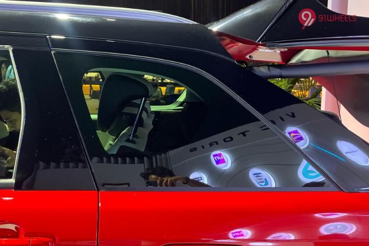 Maruti Suzuki Victoris Rear Quarter Glass