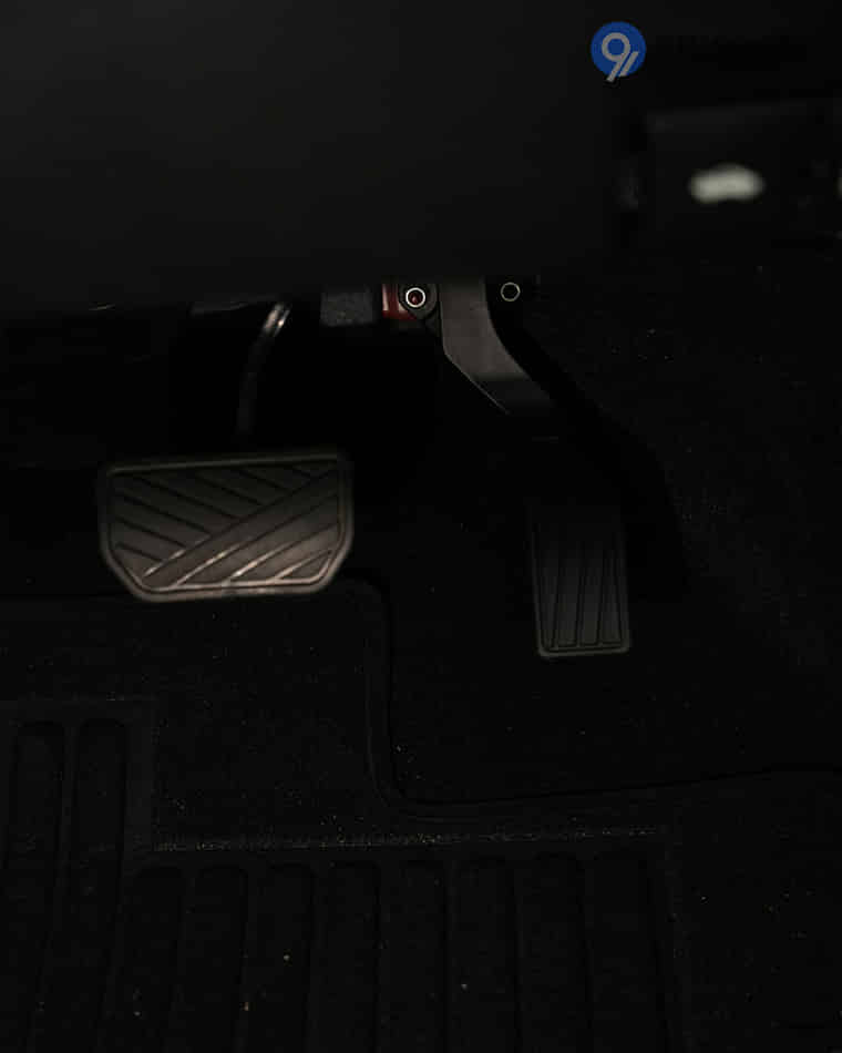 Driver Controls - 10