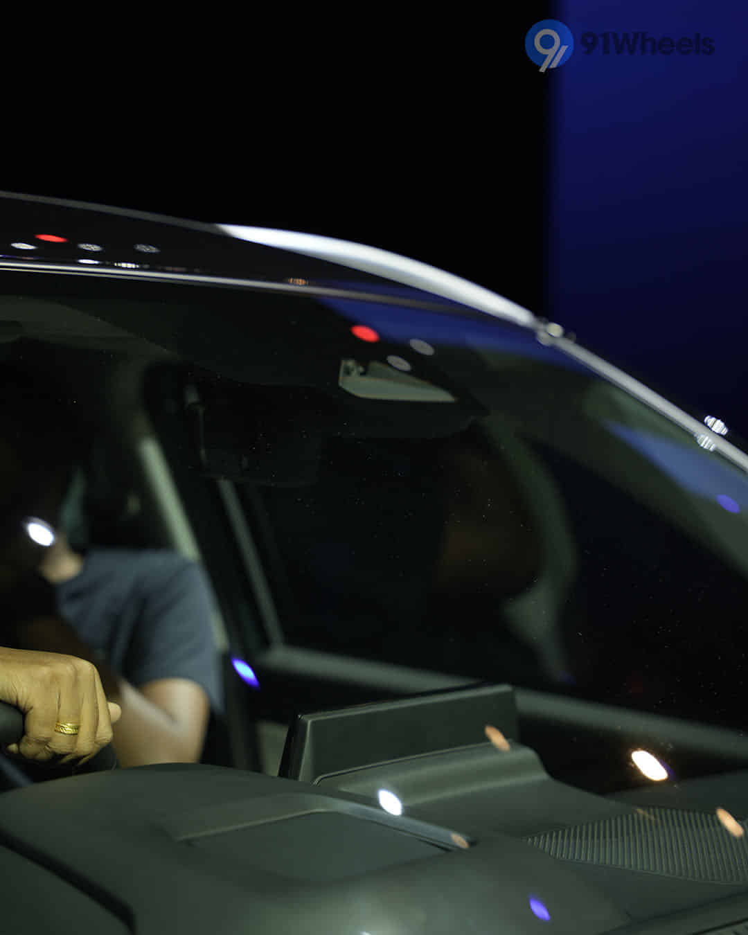 Front Windshield / Windscreen