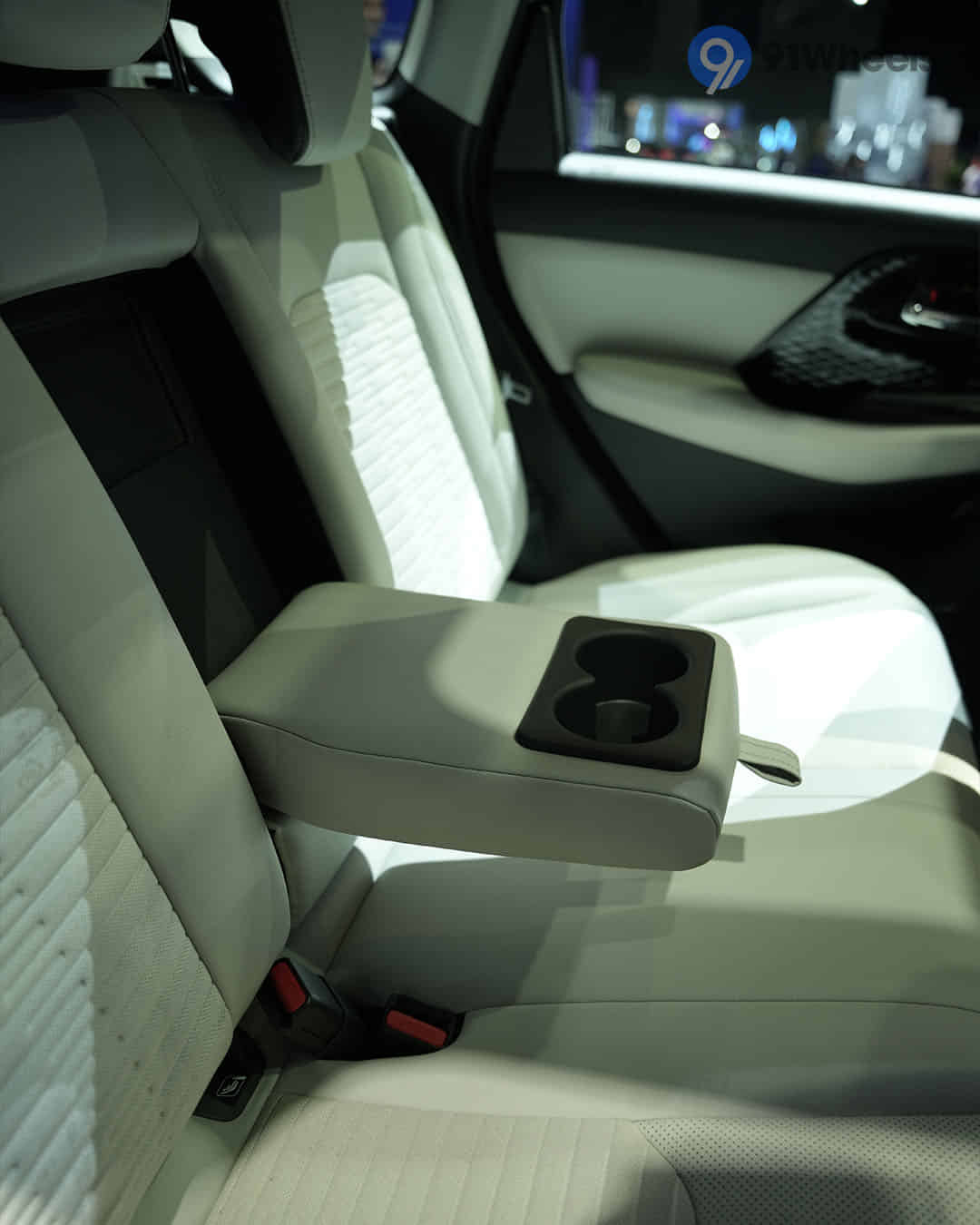 Rear Centre Arm Rest