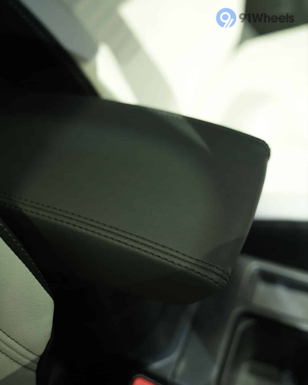 Front Centre Arm Rest