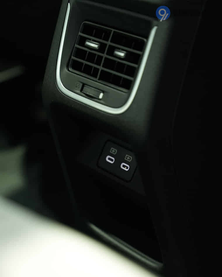 Infotainment & Charging - 3