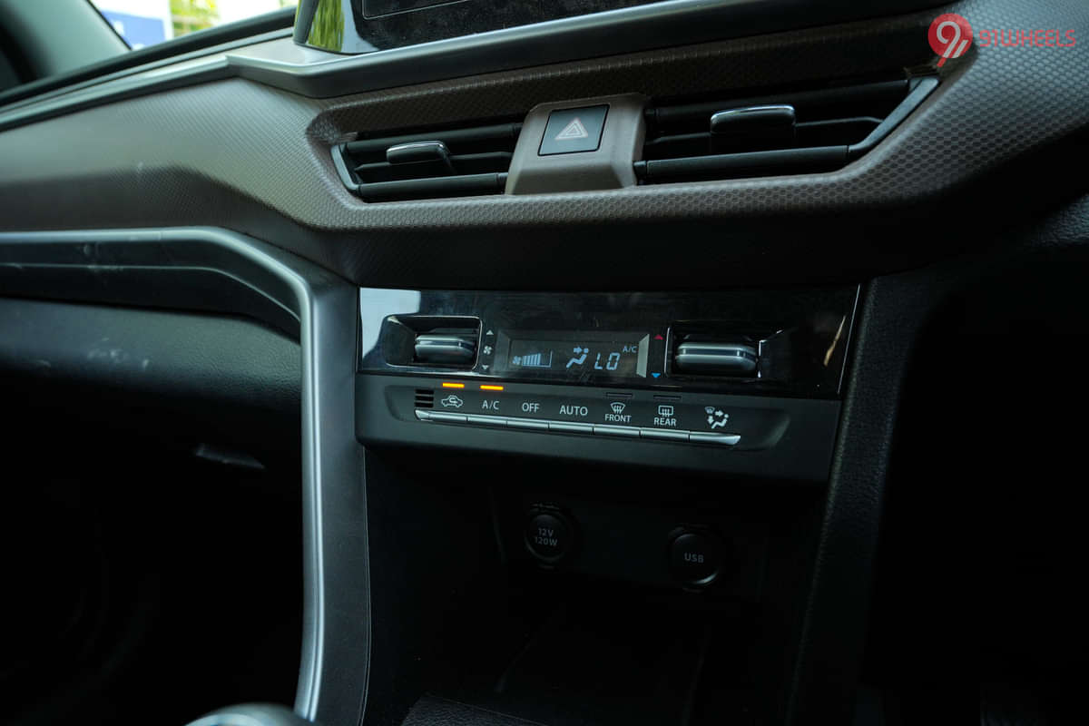 Maruti Suzuki Brezza AC Controls