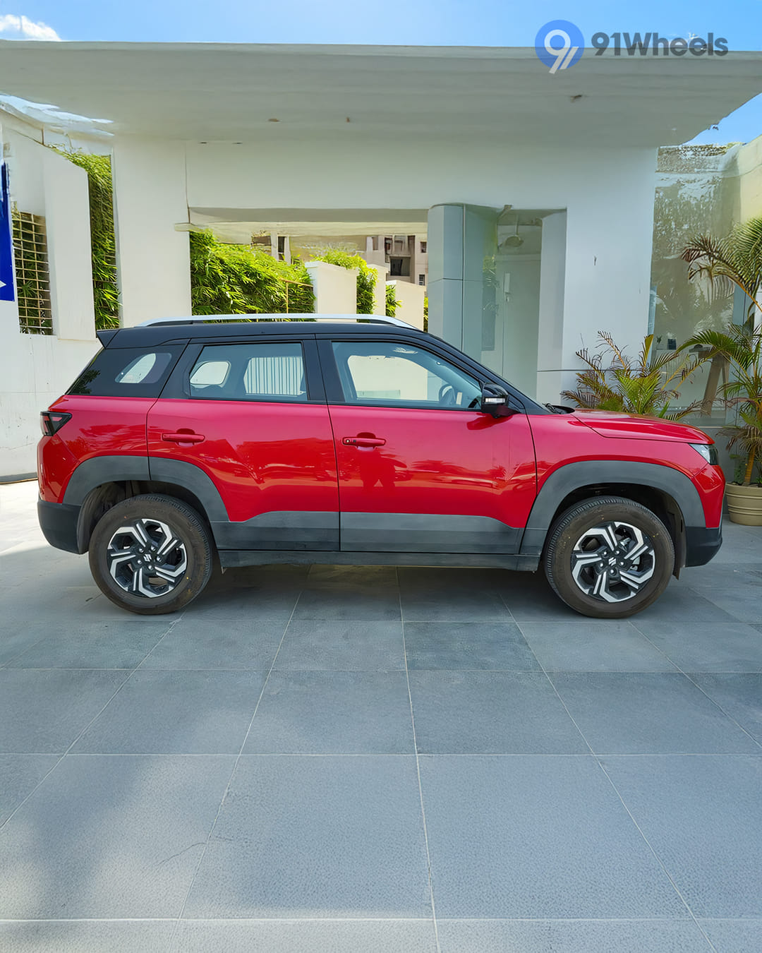 Maruti Suzuki Brezza Right Side View